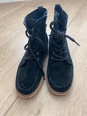 Black Women’s Leather Upper Lace-Up Ankle Boots